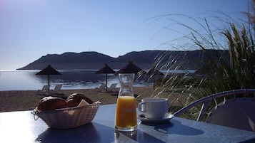 Desayuno buffet (EUR 14 por persona)