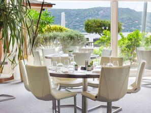 Breakfast, lunch, dinner served; Regional cuisine, beach views 