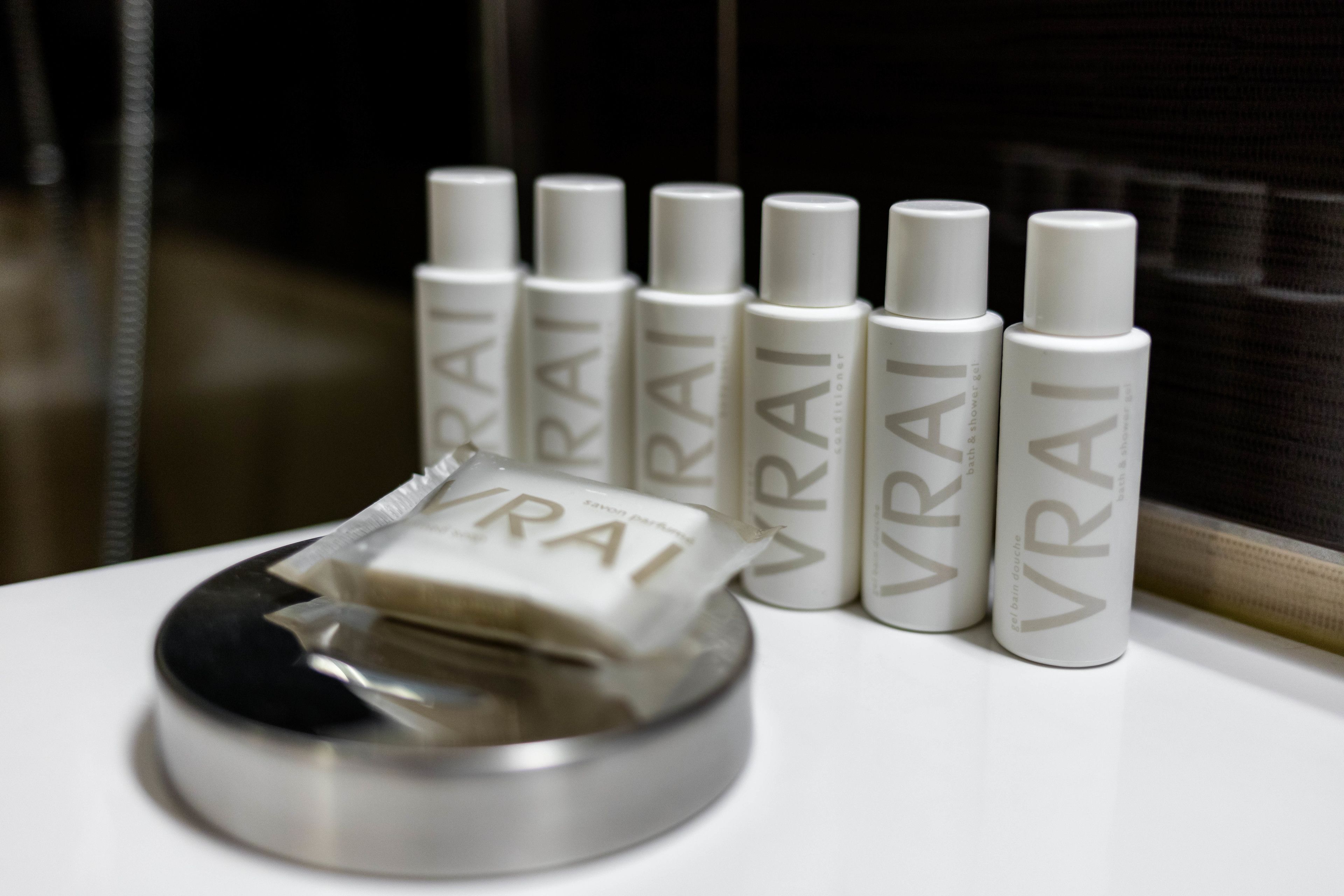 shower, rainfall showerhead, free toiletries, hair dryer