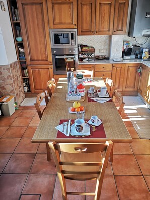 Café da manhã feito na hora todos os dias (EUR 5 por pessoa) 