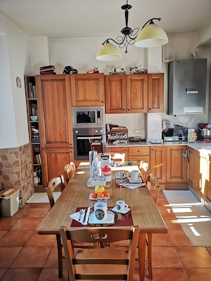 Daily cooked-to-order breakfast for a fee - Vecchia Roma Resort (Rome)
