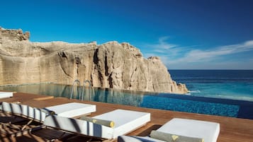 Ropa de cama de alta calidad y minibar con artículos gratuitos