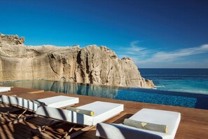 Ropa de cama de alta calidad y minibar con artículos gratuitos 