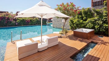 Premium bedding, free minibar, in-room safe, blackout drapes