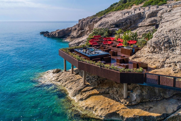 11 bars/lounges, poolside bar, beach bar