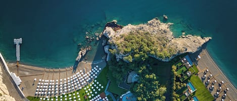 Private beach, sun loungers, beach umbrellas, beach towels
