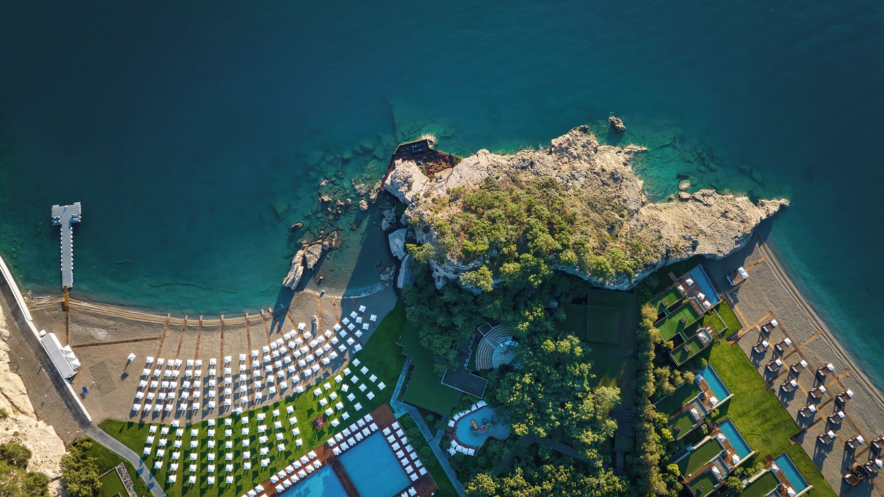 Private beach, sun-loungers, beach umbrellas, beach towels
