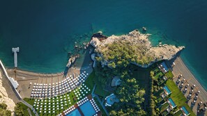 Private beach, sun loungers, beach umbrellas, beach towels