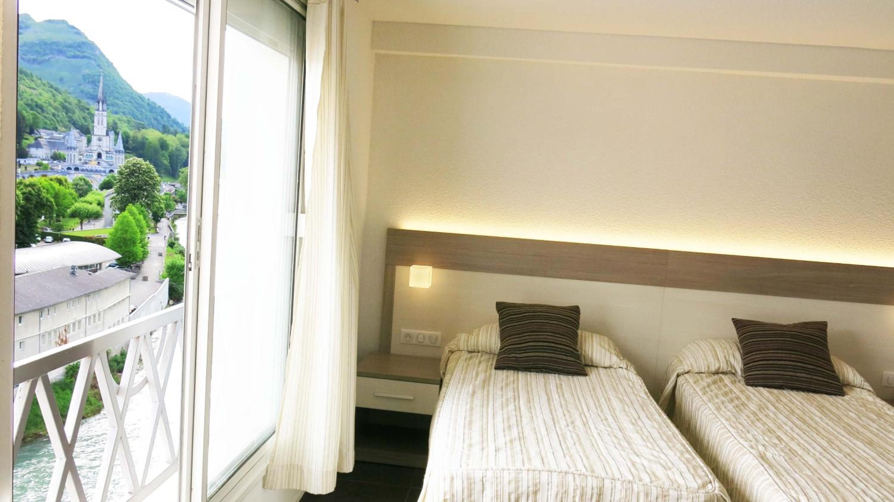 premium bedding, in-room safe, desk, soundproofing