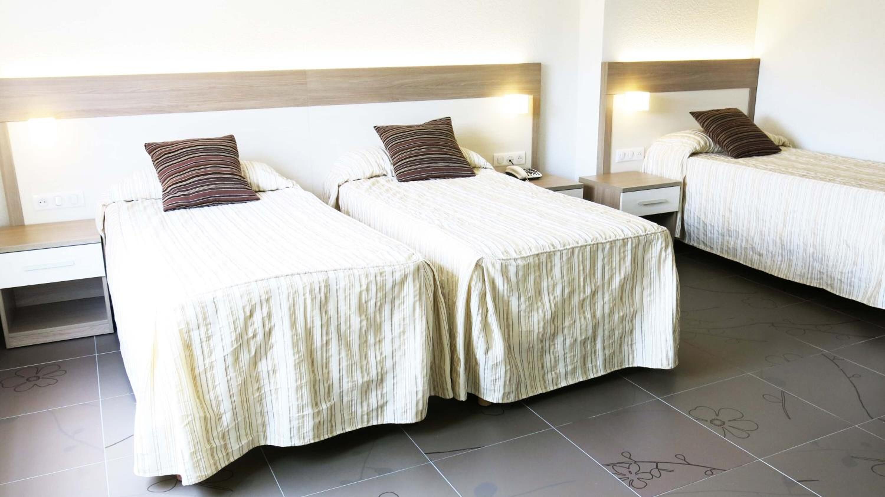 premium bedding, in-room safe, desk, soundproofing