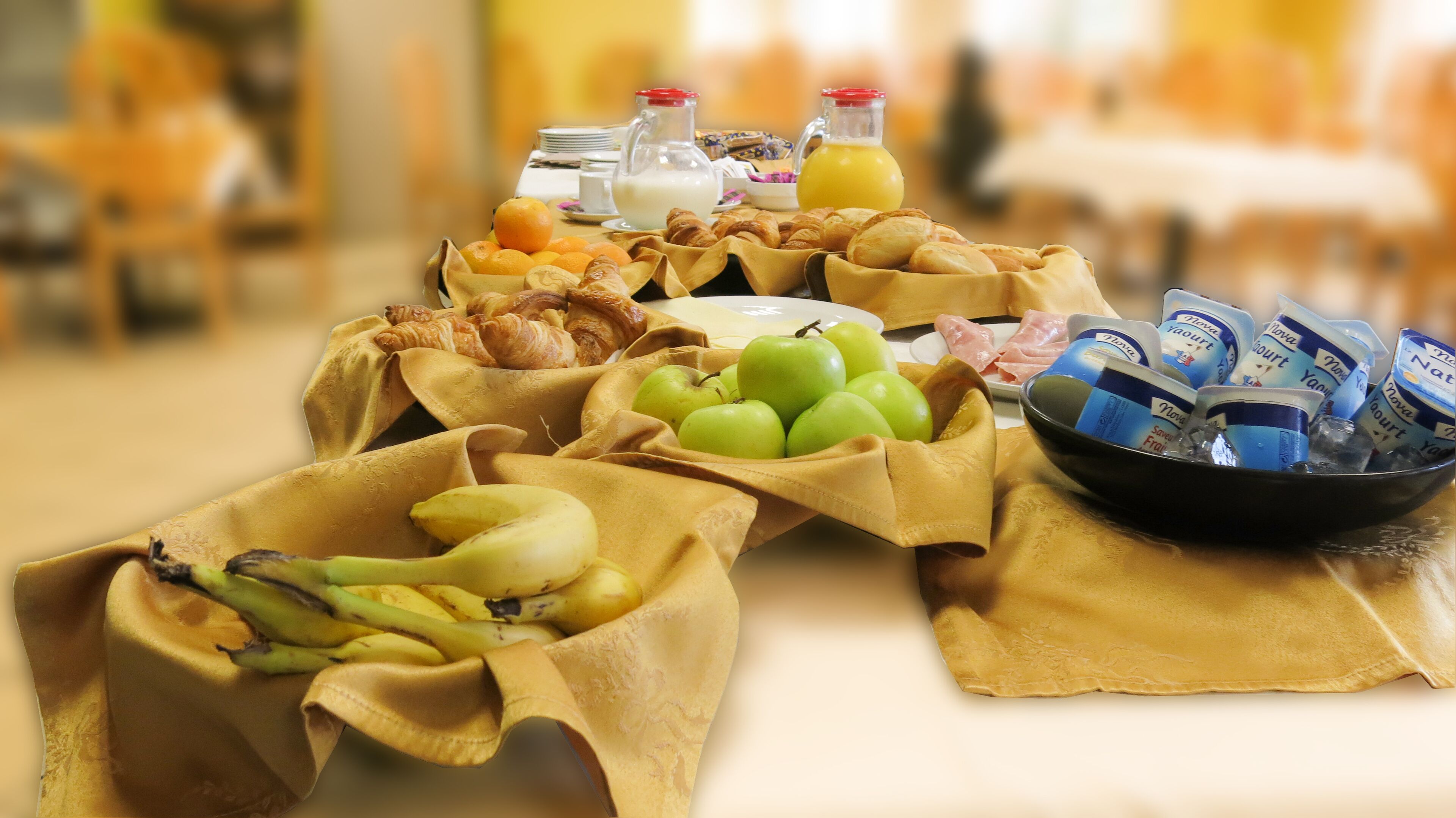 daily continental breakfast (eur 6.00 per person)