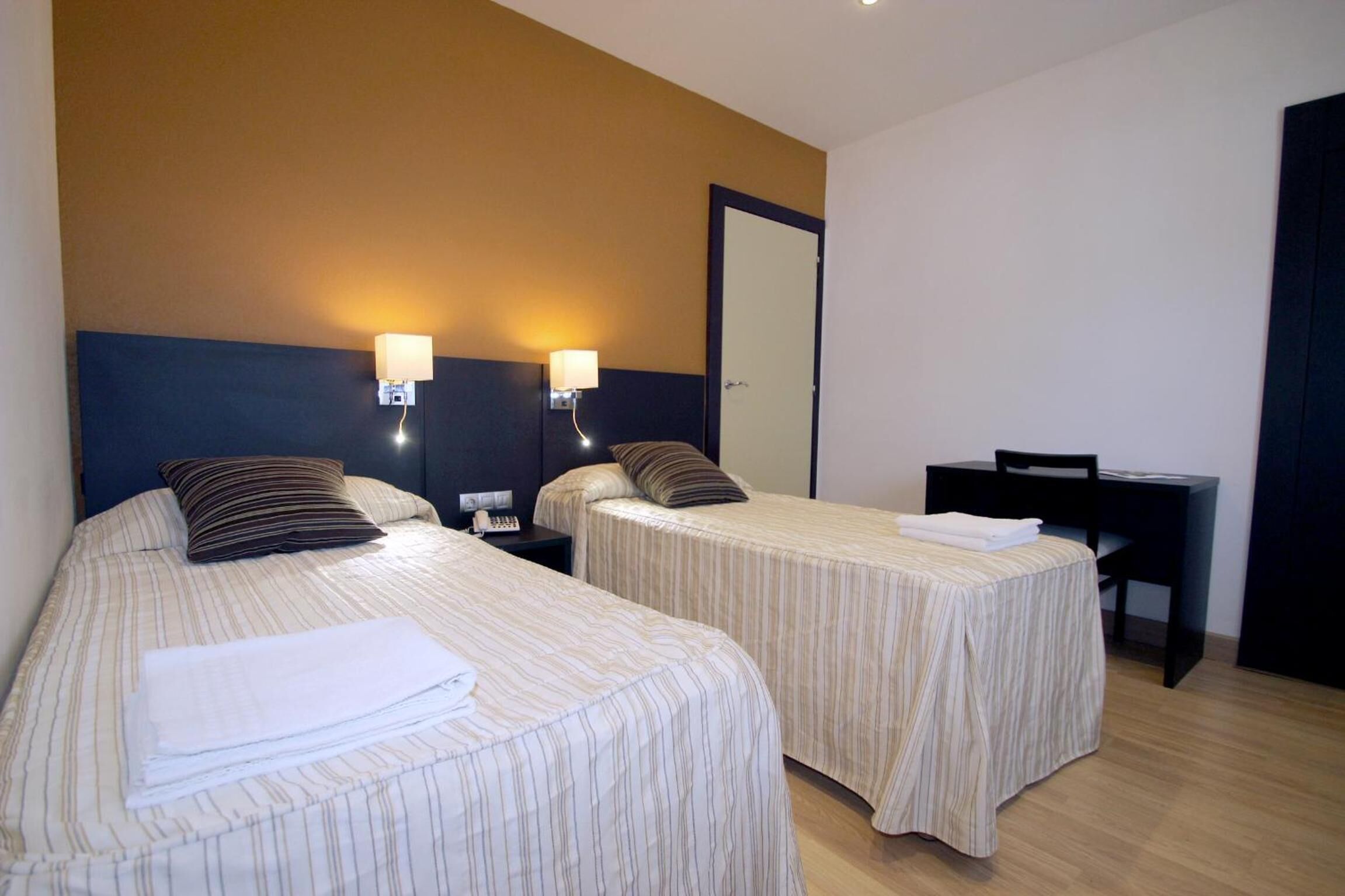 premium bedding, in-room safe, desk, soundproofing