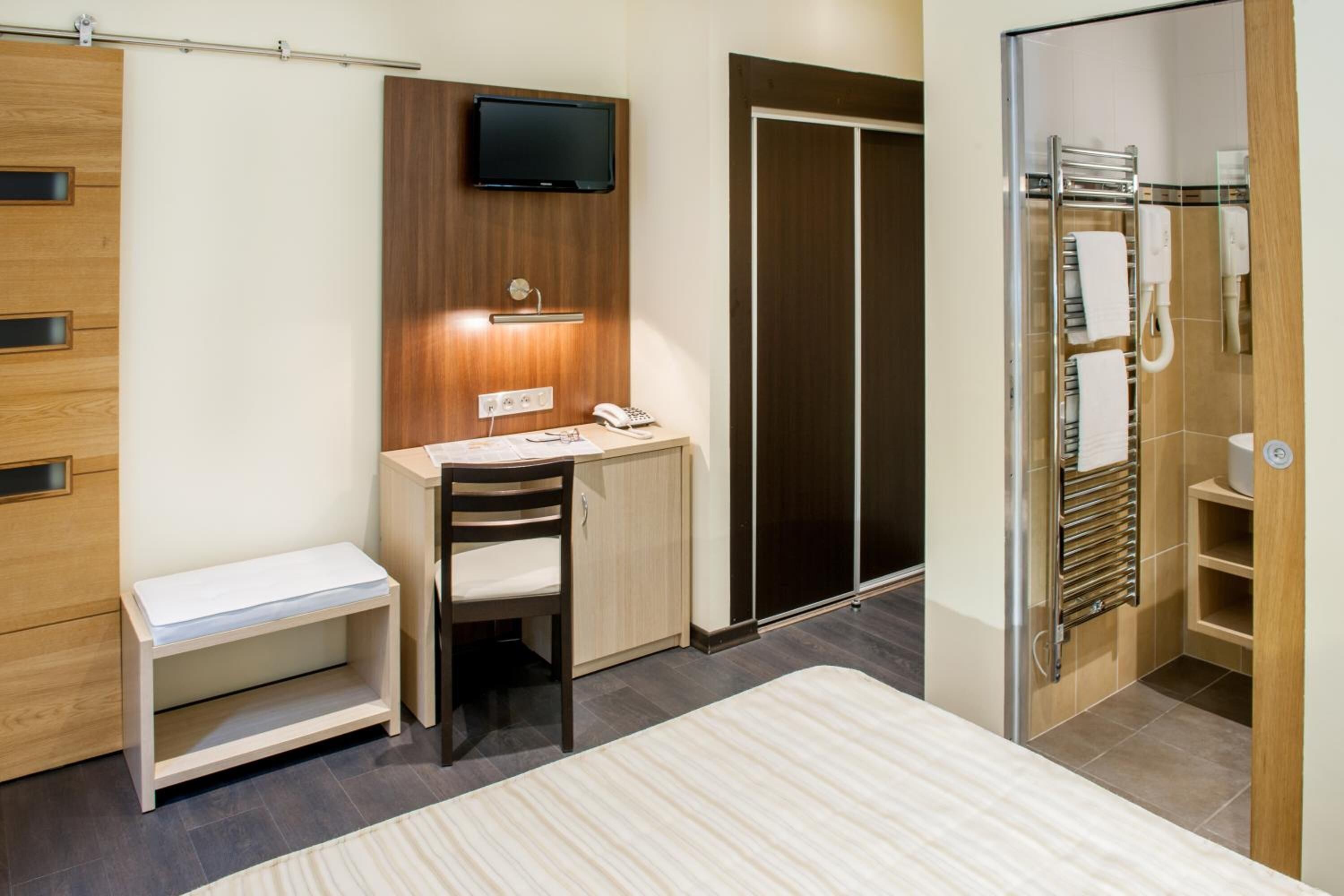 premium bedding, in-room safe, desk, soundproofing