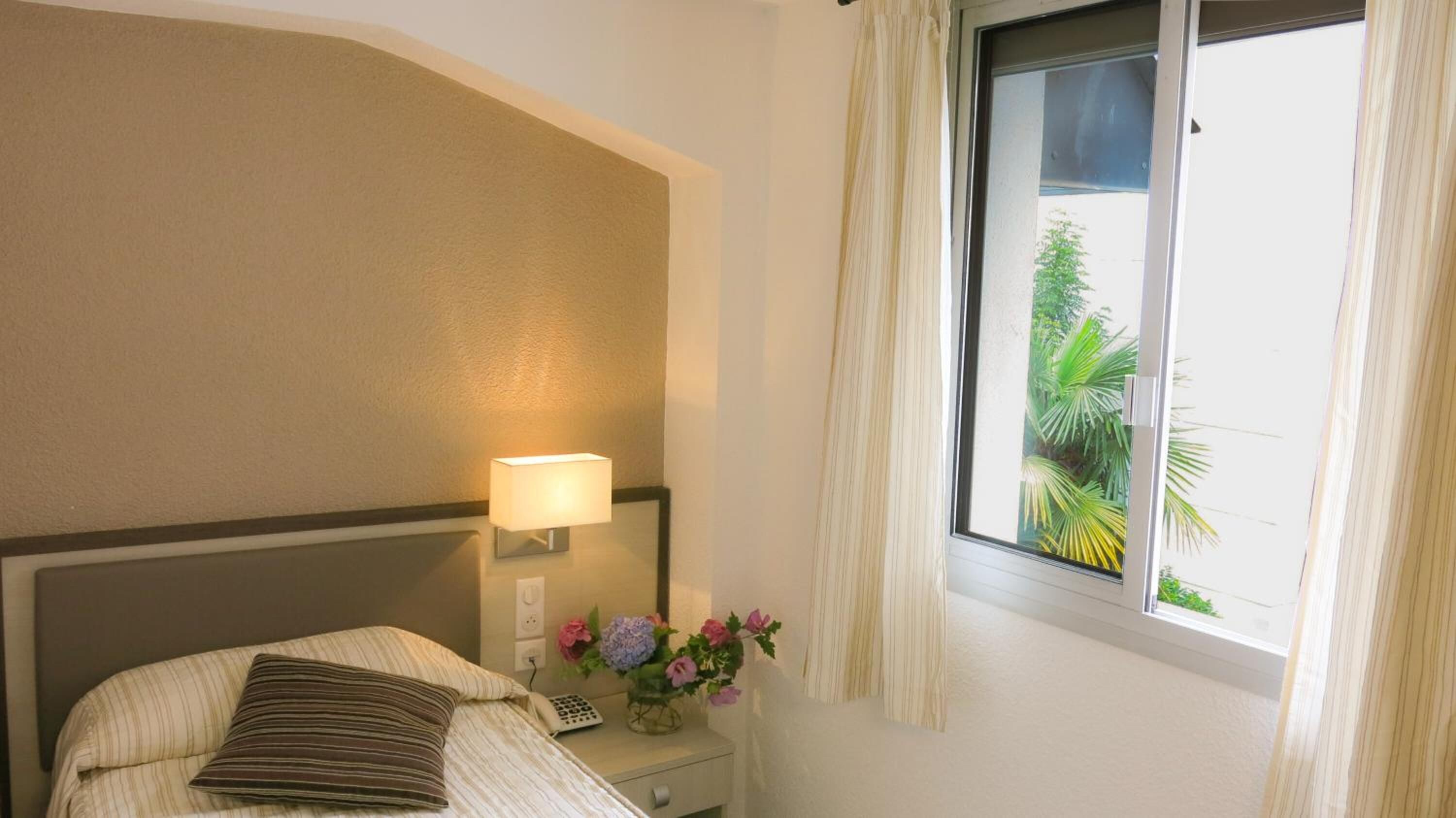 premium bedding, in-room safe, desk, soundproofing