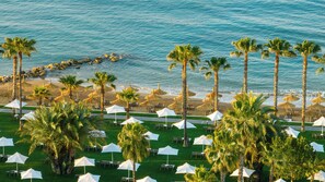 Private beach, sun-loungers, beach umbrellas, beach towels - Voyage Sorgun Hotel (Manavgat)