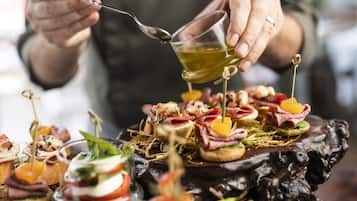 Tägliches inbegriffenes nach Wunsch zubereitetes Frühstück
