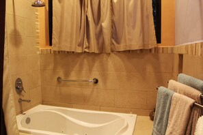 Zimmer, barrierefrei, Whirlpool (Baru) | Komfortbadewanne
