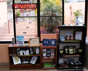 Gift shop - Casa de Montaña Bed & Breakfast (Los Naranjos)