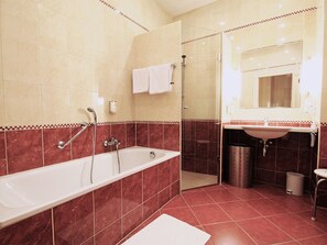 Basic Single Room, Shared Bathroom | Bathroom - Hotel Fürstenhof Wien (Vienna)
