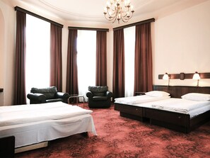 Standard Quadruple Room | Desk, free WiFi - Hotel Fürstenhof Wien (Vienna)