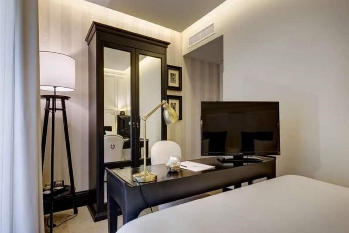 Chambre Simple | Literie de qualité supérieure, minibar, coffres-forts dans les chambres
