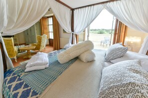 Hypo-allergenic bedding, individually decorated, individually furnished - Agroturismo Fincahotel Es Llobets - Adults Only (Llucmajor)