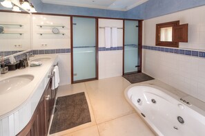 Bathroom - Agroturismo Fincahotel Es Llobets - Adults Only (Llucmajor)