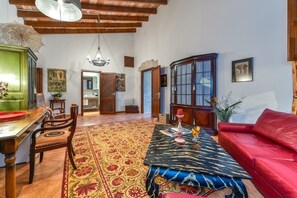 Suite (Xaloc) | Sala de estar | Una televisión de pantalla plana