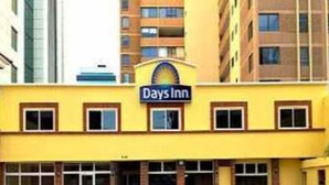 Property entrance - Days Inn Hotel Zona Viva Guatemala City (Guatemala City)