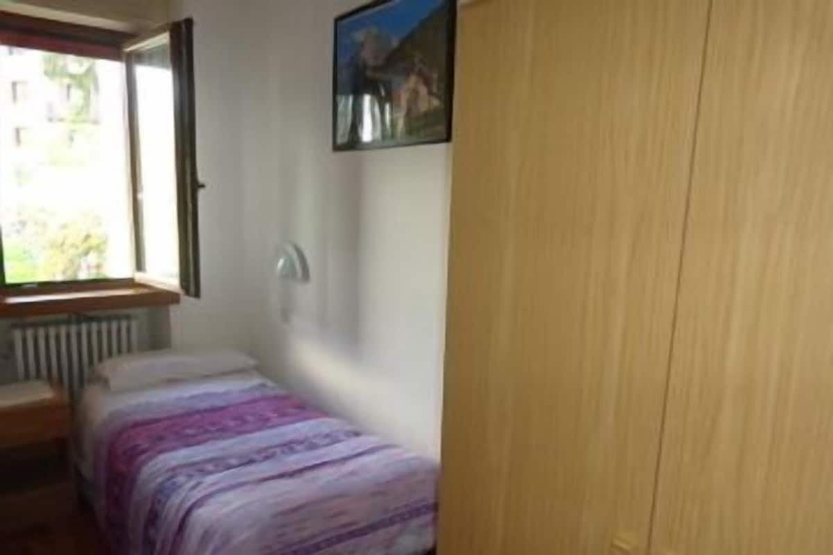 Single Room | Desk, WiFi (free), bed sheets
