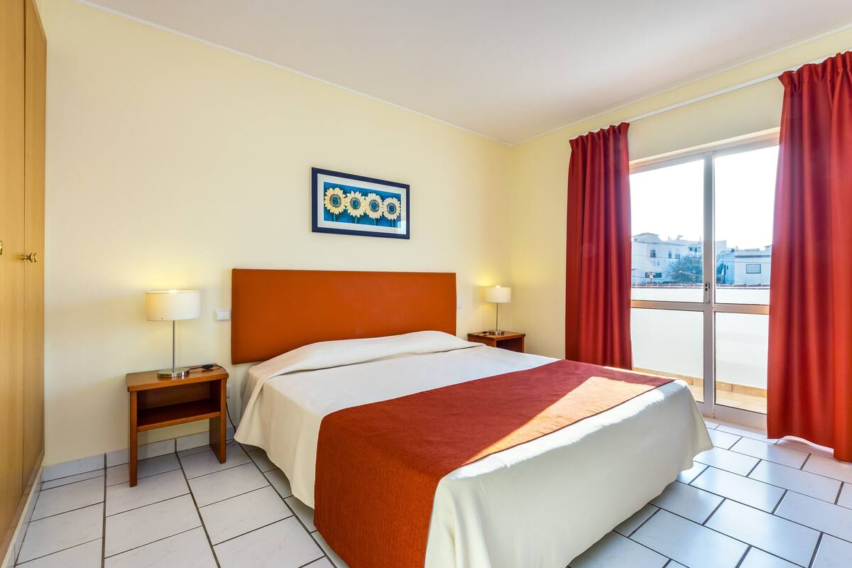 In-room safe, free WiFi