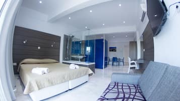 Desk, iron/ironing board, WiFi, bed sheets
