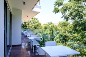 Outdoor dining - Rio Gardens Aparthotel (Ayia Napa)