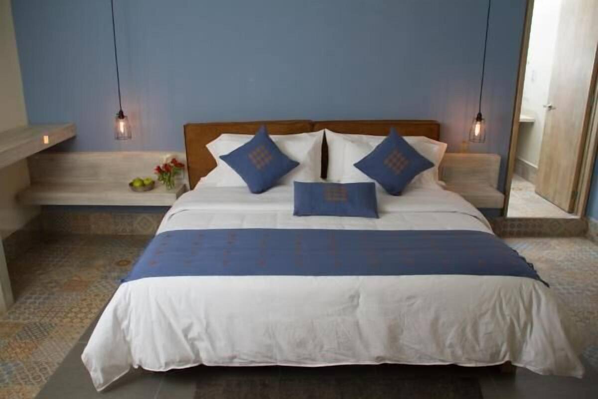 Ropa de cama de alta calidad, cubrecamas y escritorio 