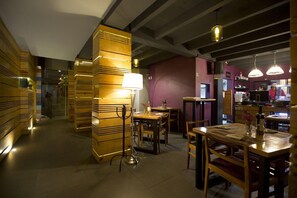 Servizio di colazione, pranzo e cena