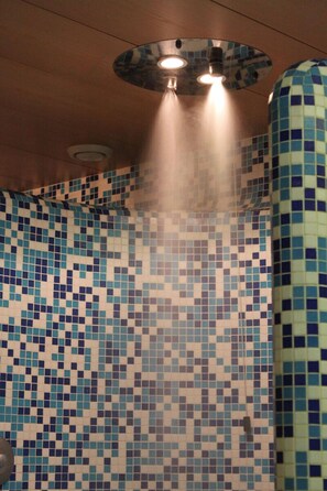 Bathroom shower - Hotel Venezia (Rocca Pietore)