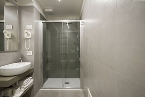 Standard Double or Twin Room, Mountain View | Bathroom | Shower, free toiletries, hair dryer, bidet - Hotel Venezia (Rocca Pietore)