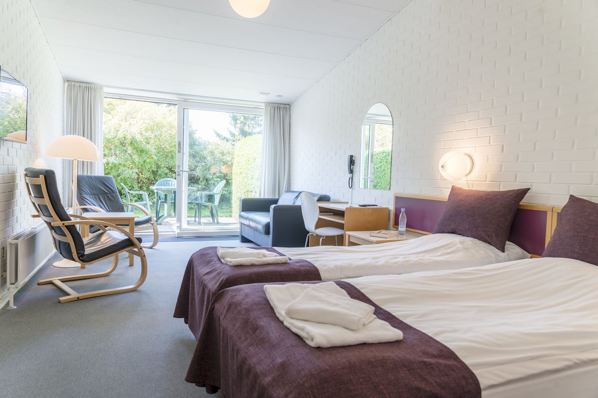 Appartement, 1 slaapkamer, kitchenette | 1 slaapkamer, een bureau, een strijkplank/strijkijzer, extra bedden