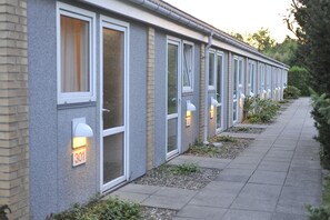 Apartment, 1 Bedroom, Kitchenette | Living area | Flat-screen TV, table tennis, books