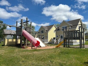 Área de juegos infantiles al aire libre