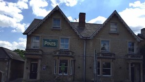 Exterior - The Pines Guest Accommodation (Chippenham)