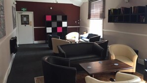 Lobby - The Pines Guest Accommodation (Chippenham)
