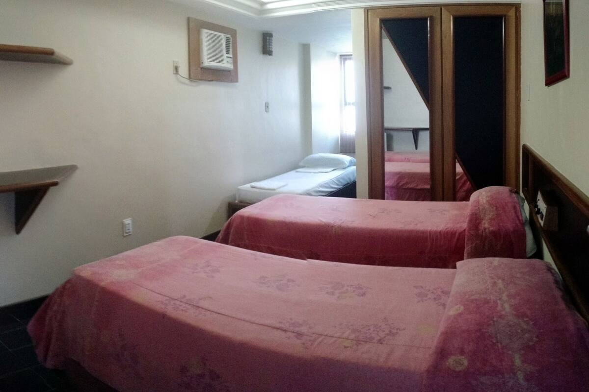 Minibar, caja fuerte, escritorio y sistema de insonorización