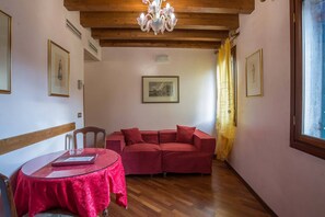 In-room safe, desk, free WiFi, bed sheets - Piccola Fenice  (Venice)