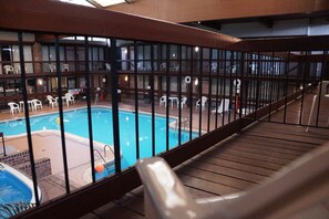 Huone, parveke, uima-altaan luona | Parveke