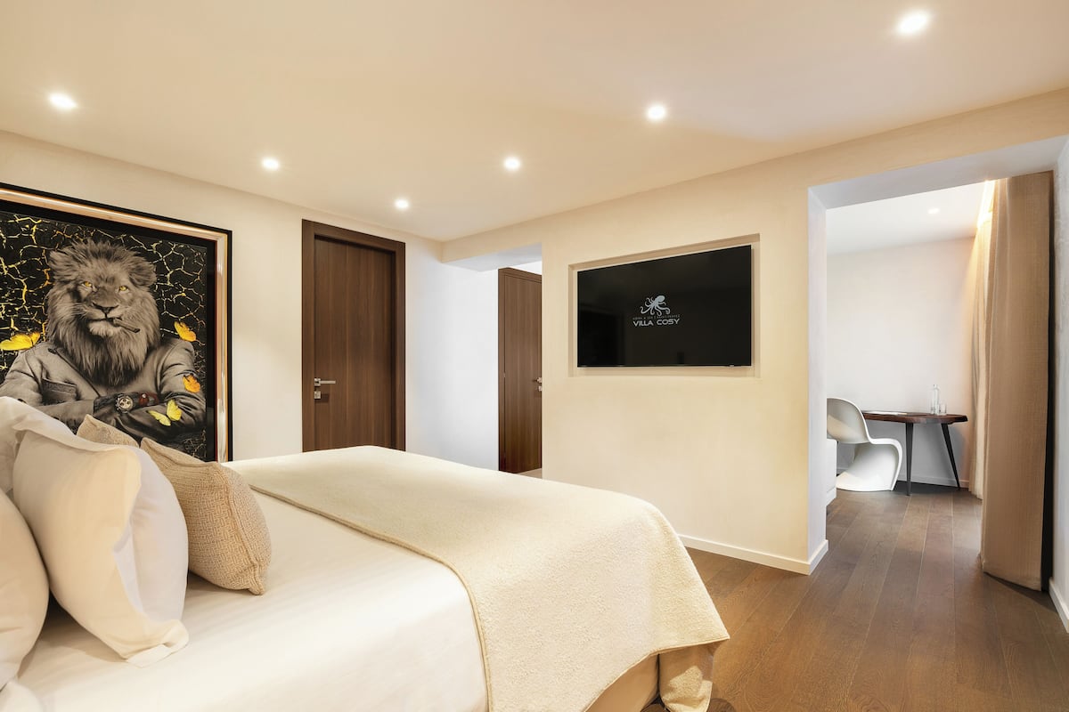 Riviera Suite | 2 slaapkamers, luxe beddengoed, een minibar, een kluis op de kamer