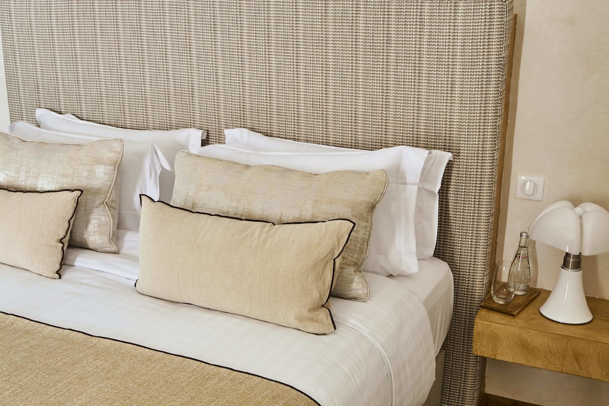 Master Suite | 2 ห้องนอน, เครื่องนอนระดับพรีเมียม, มินิบาร์, ตู้นิรภัยในห้องพัก