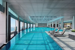 Indoor pool, seasonal outdoor pool - JW Marriott Hotel Shenzhen Bao'an (Shenzhen)