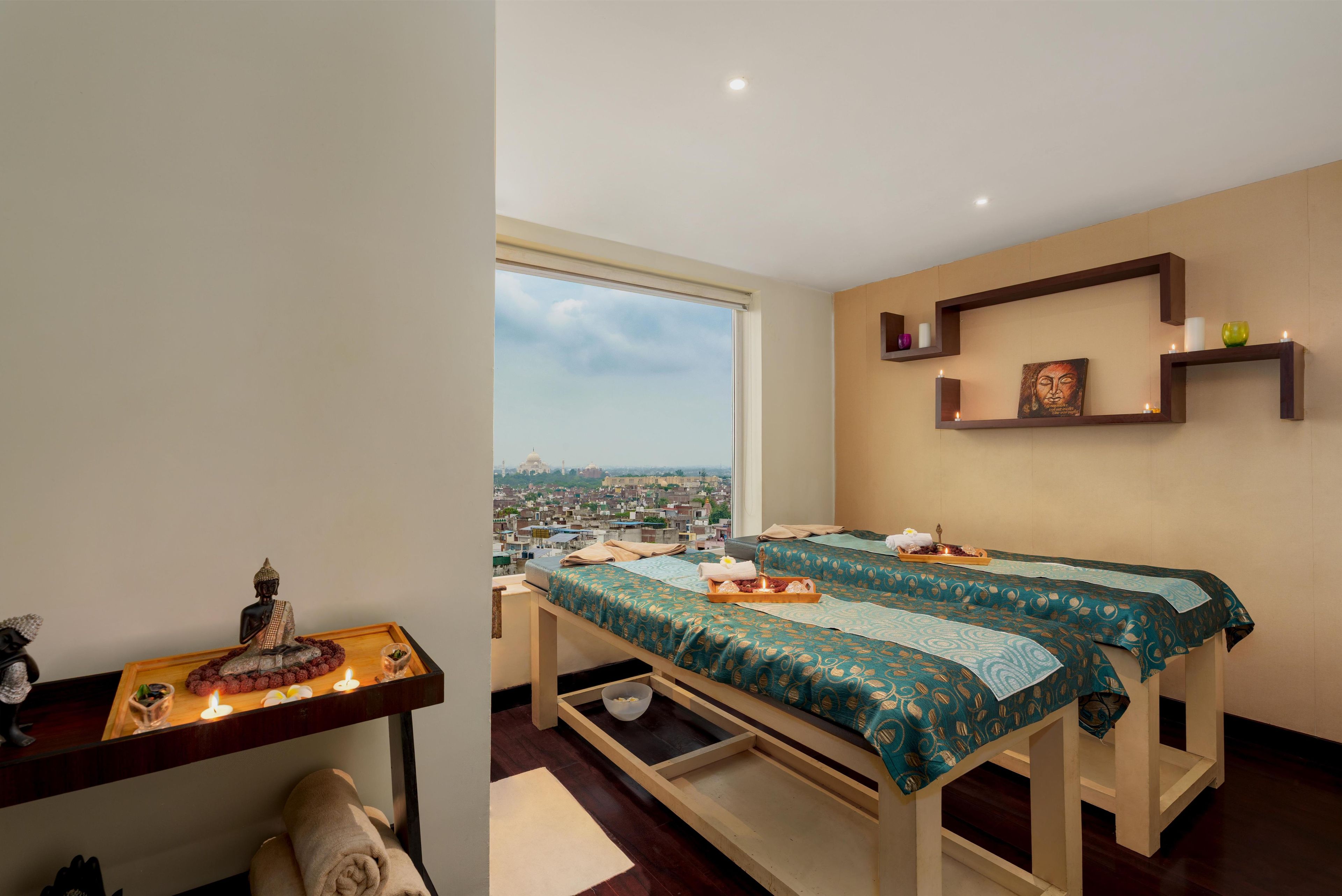 Couples treatment rooms, body treatments, aromatherapy