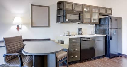Candlewood Suites Cut Off by IHG